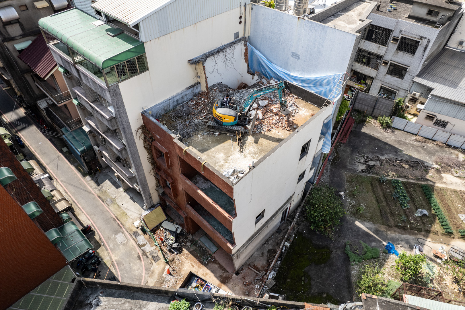 2024/03/20  舊有建築拆除開挖